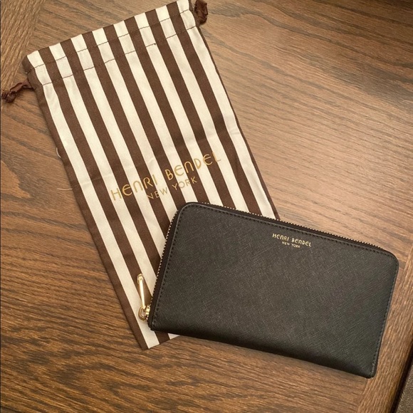 henri bendel Handbags - Henri Bendel W 57th Zip Around Wallet